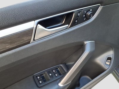 2018 Volkswagen Passat 2.0T SE w/Technology w/Technology