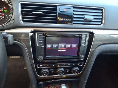 2018 Volkswagen Passat 2.0T SE w/Technology w/Technology