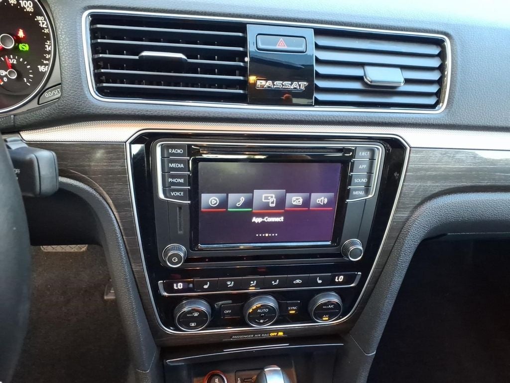 2018 Volkswagen Passat 2.0T SE w/Technology w/Technology