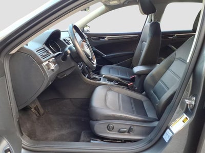 2018 Volkswagen Passat 2.0T SE w/Technology w/Technology