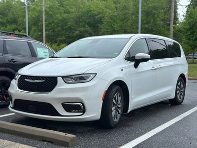 2023 Chrysler Pacifica Hybrid Touring L