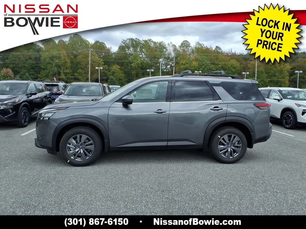 2025 Nissan Pathfinder SV