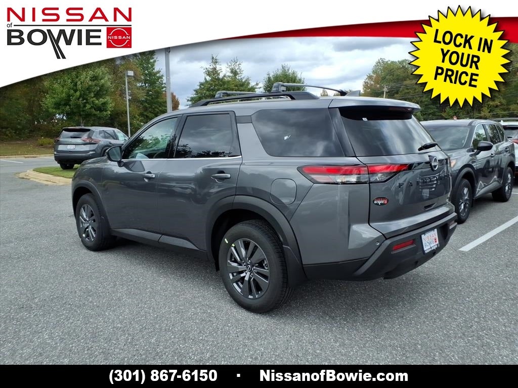 2025 Nissan Pathfinder SV