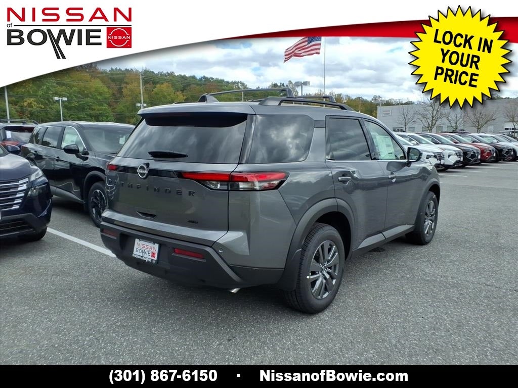 2025 Nissan Pathfinder SV