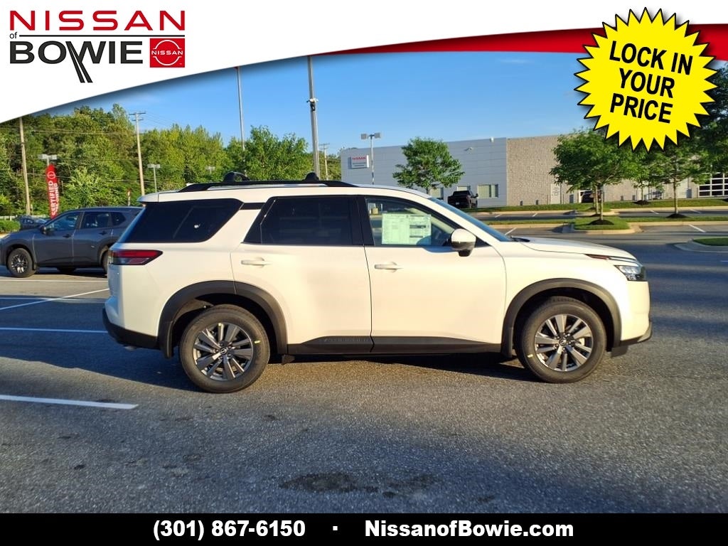 2025 Nissan Pathfinder SV