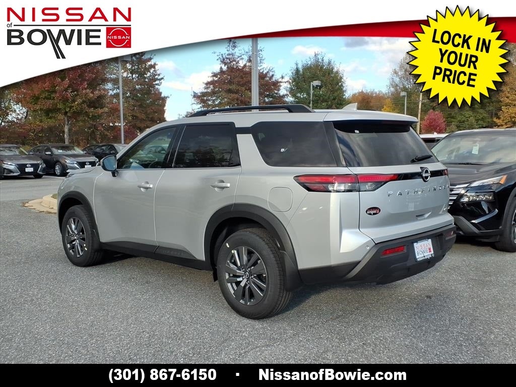 2025 Nissan Pathfinder SV