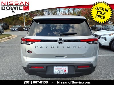 2025 Nissan Pathfinder SV