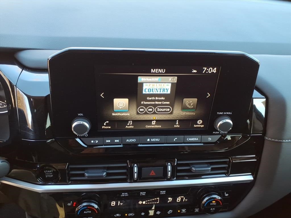 2025 Nissan Pathfinder SV