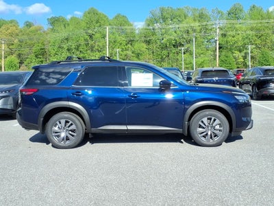 2025 Nissan Pathfinder SV