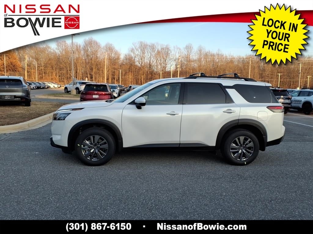 2025 Nissan Pathfinder SV