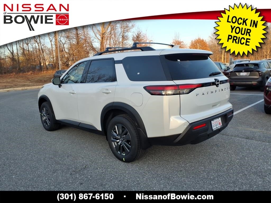 2025 Nissan Pathfinder SV