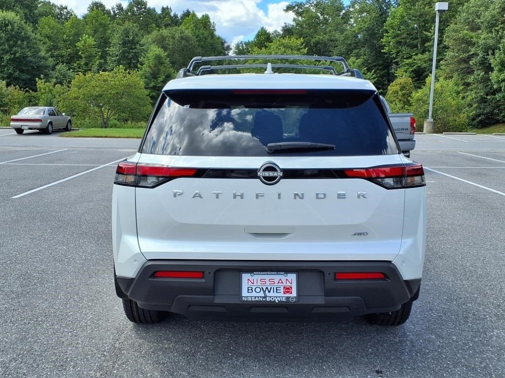 2025 Nissan Pathfinder SV