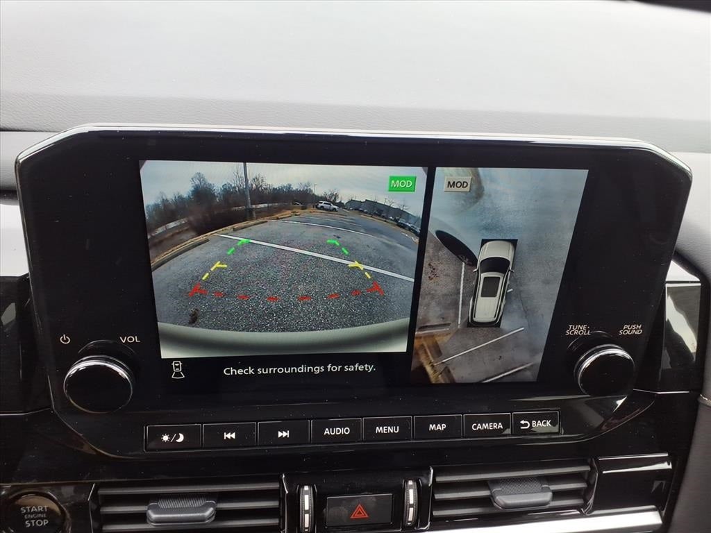 2025 Nissan Pathfinder SL