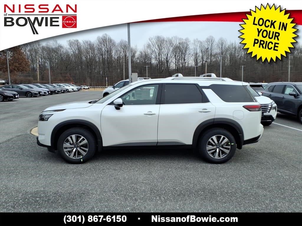 2025 Nissan Pathfinder SL