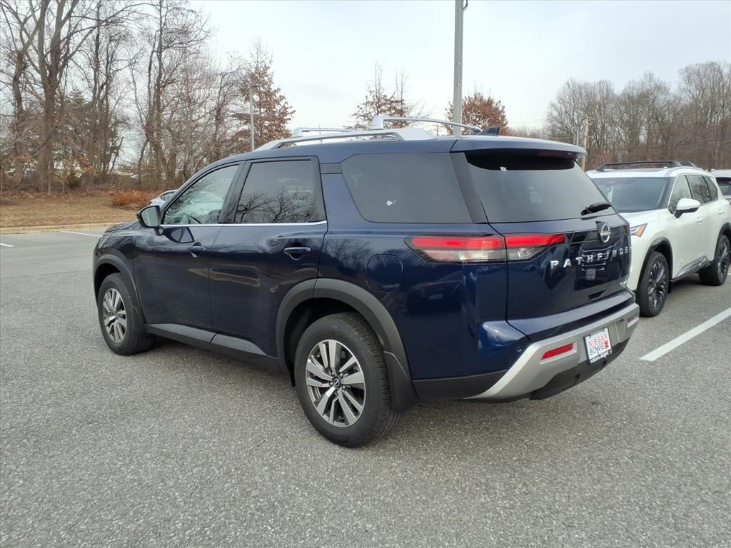 2025 Nissan Pathfinder SL