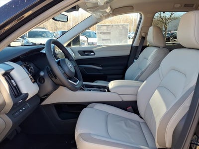 2025 Nissan Pathfinder SL