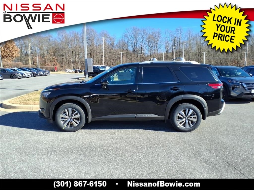 2025 Nissan Pathfinder SL