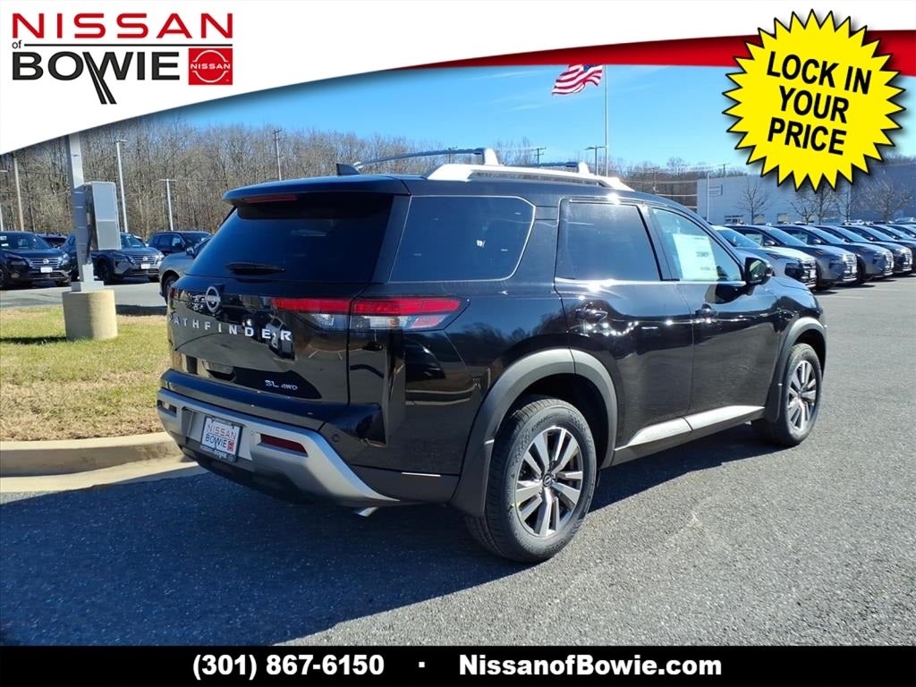 2025 Nissan Pathfinder SL