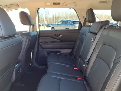 2025 Nissan Pathfinder SL