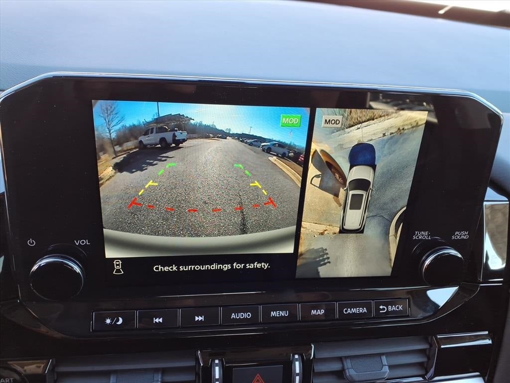 2025 Nissan Pathfinder SL