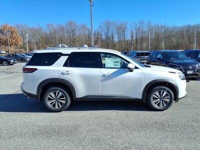 2025 Nissan Pathfinder SL