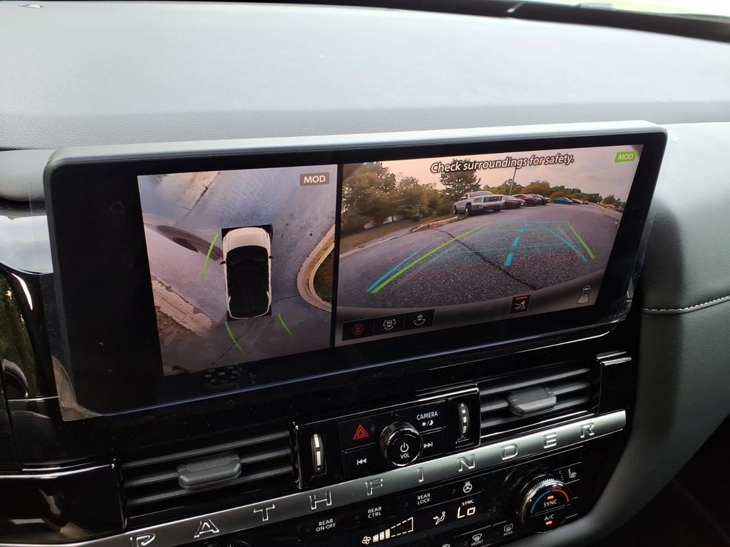 2026 Nissan Pathfinder SL