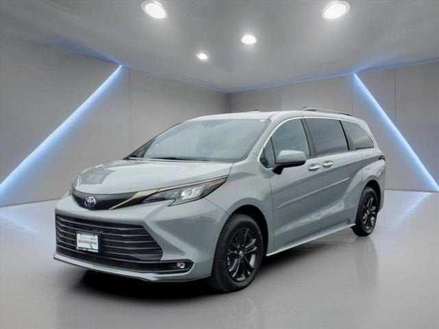 2024 Toyota Sienna LE
