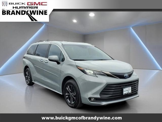 2024 Toyota Sienna LE