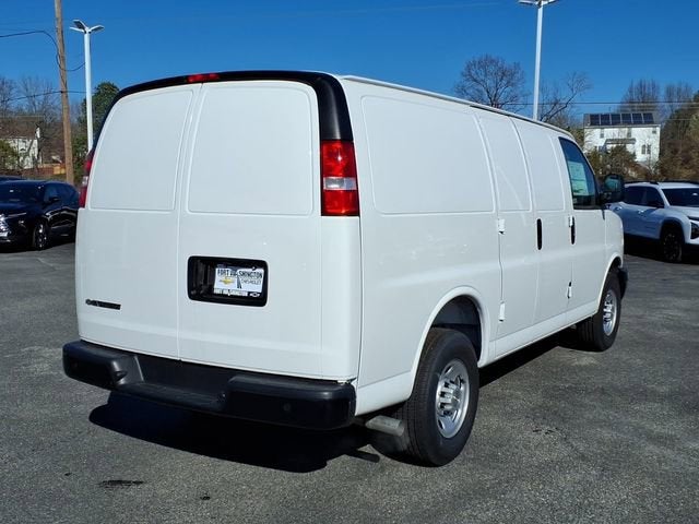 2025 Chevrolet Express Cargo WT