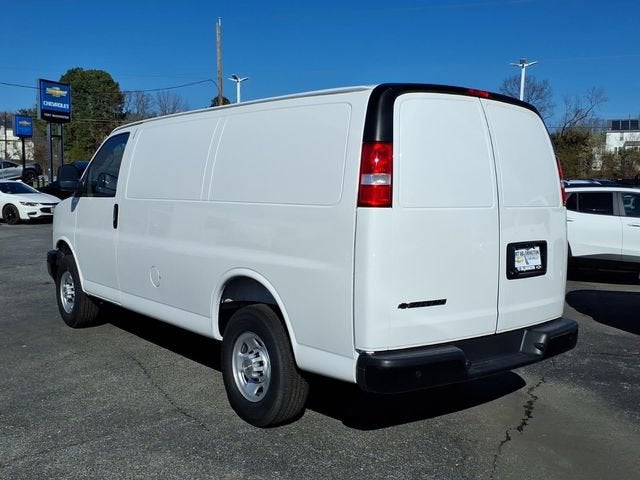 2025 Chevrolet Express Cargo WT