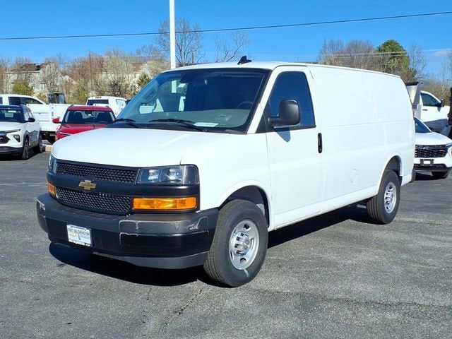 2025 Chevrolet Express Cargo WT