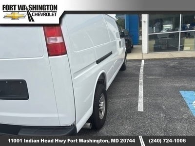 2025 Chevrolet Express Cargo WT