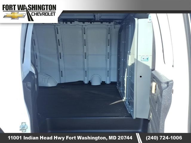 2025 Chevrolet Express Cargo WT