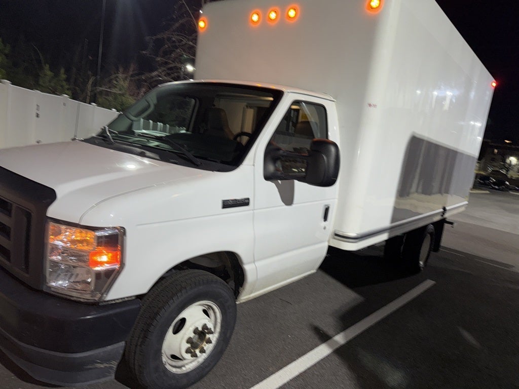 2022 Ford E-350SD Base Cutaway
