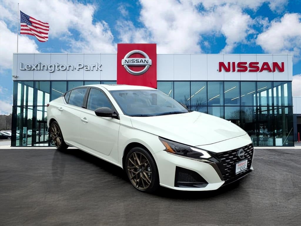 2025 Nissan Altima SR