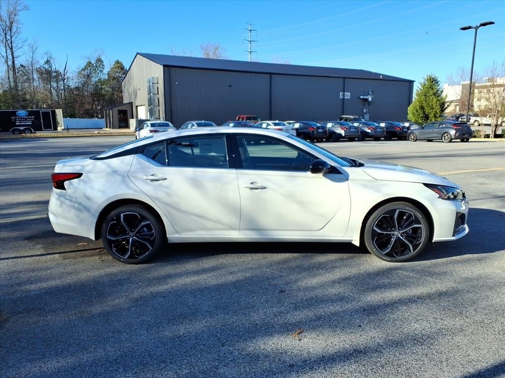 2025 Nissan Altima SR