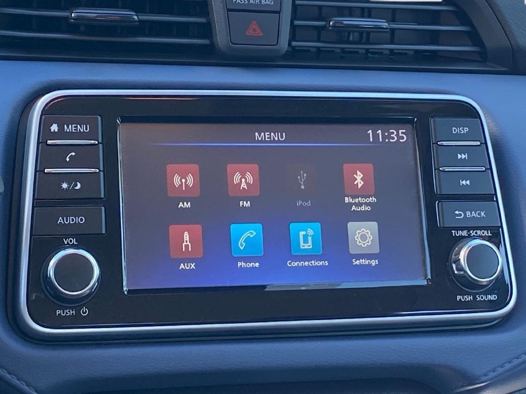 2024 Nissan Versa 1.6 SV w/Apple CarPlay