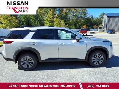 2025 Nissan Pathfinder SV