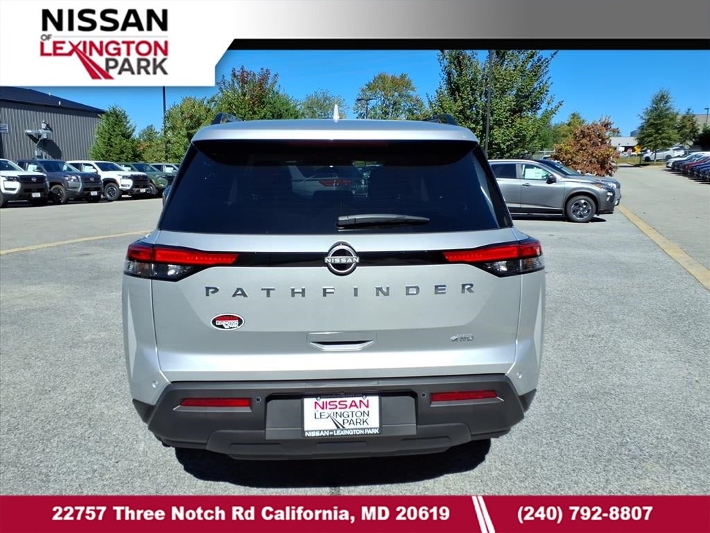 2025 Nissan Pathfinder SV