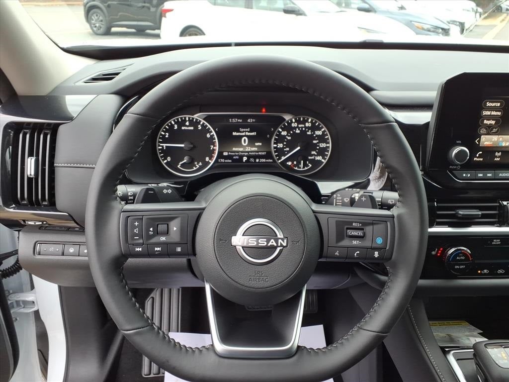 2025 Nissan Pathfinder SV