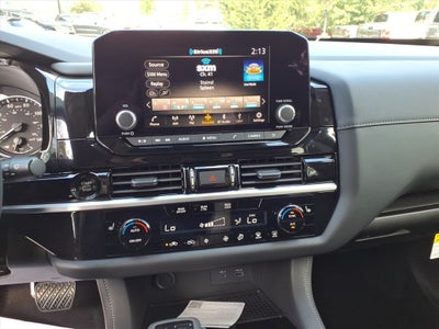 2025 Nissan Pathfinder SV