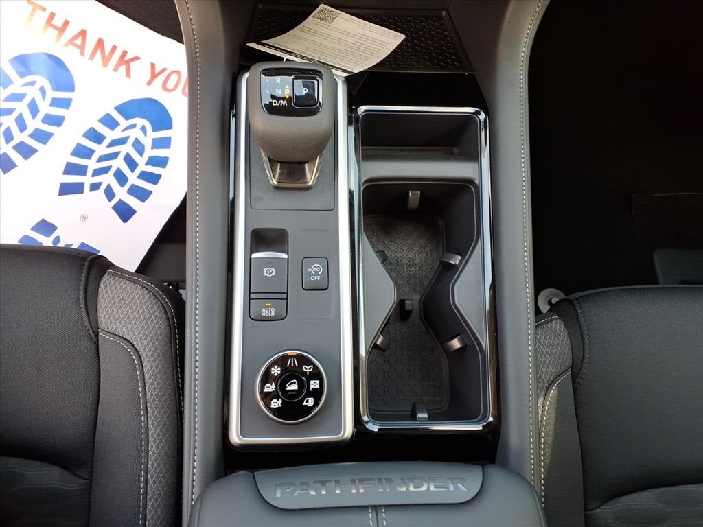 2025 Nissan Pathfinder SV