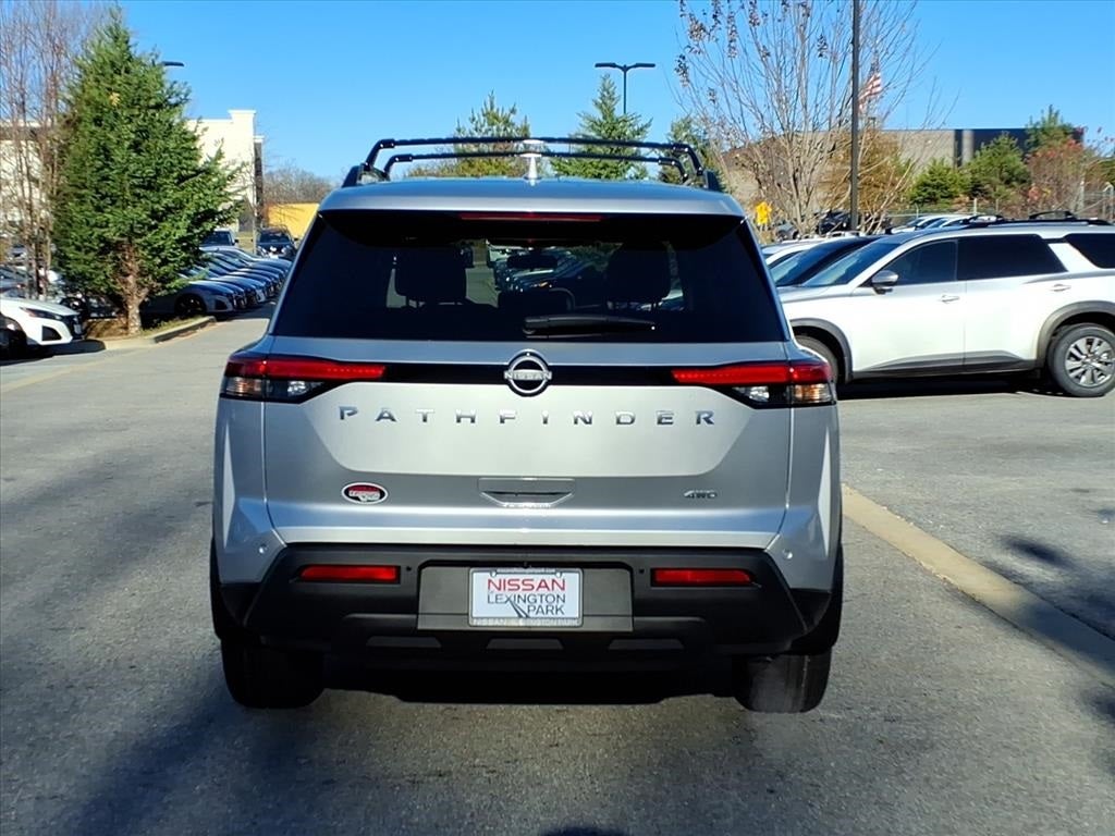 2025 Nissan Pathfinder SV