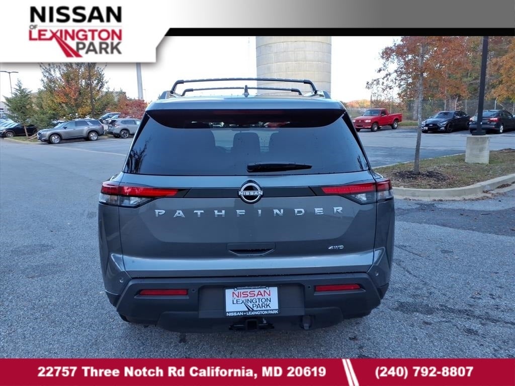 2025 Nissan Pathfinder SV