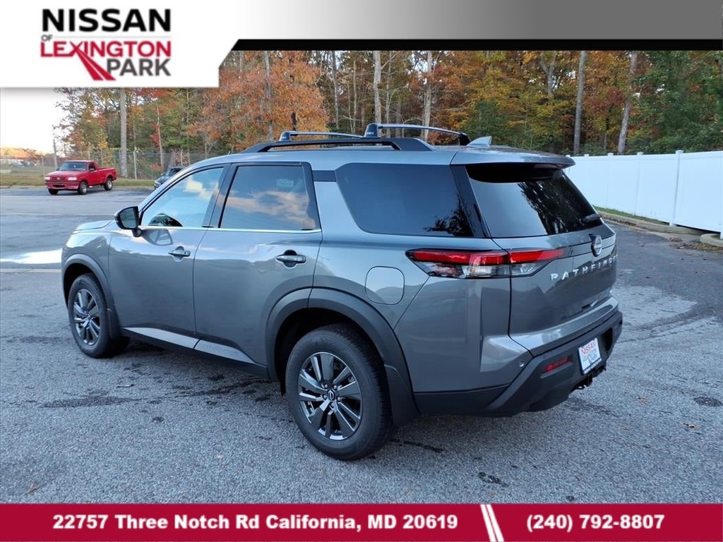 2025 Nissan Pathfinder SV
