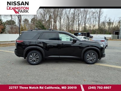 2025 Nissan Pathfinder SV