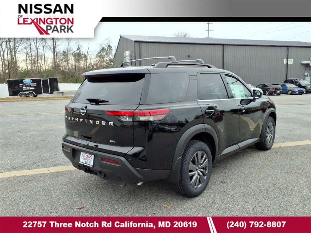 2025 Nissan Pathfinder SV
