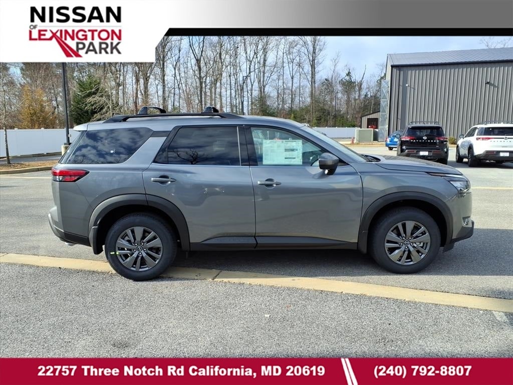 2025 Nissan Pathfinder SV