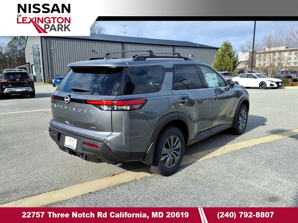 2025 Nissan Pathfinder SV