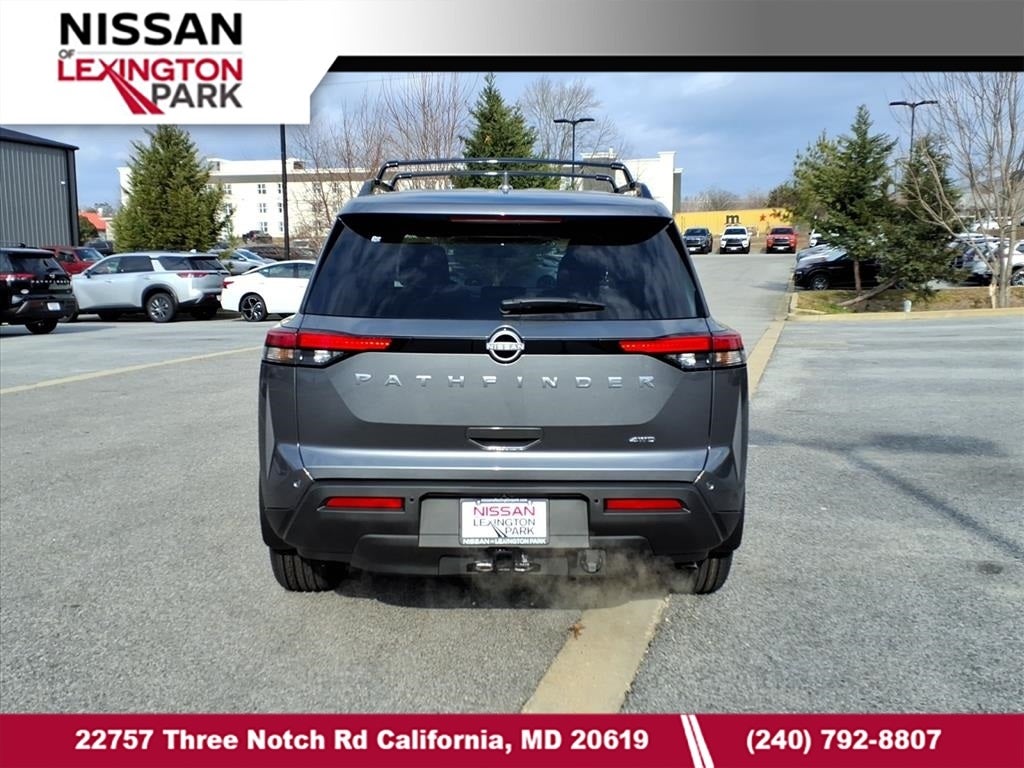 2025 Nissan Pathfinder SV